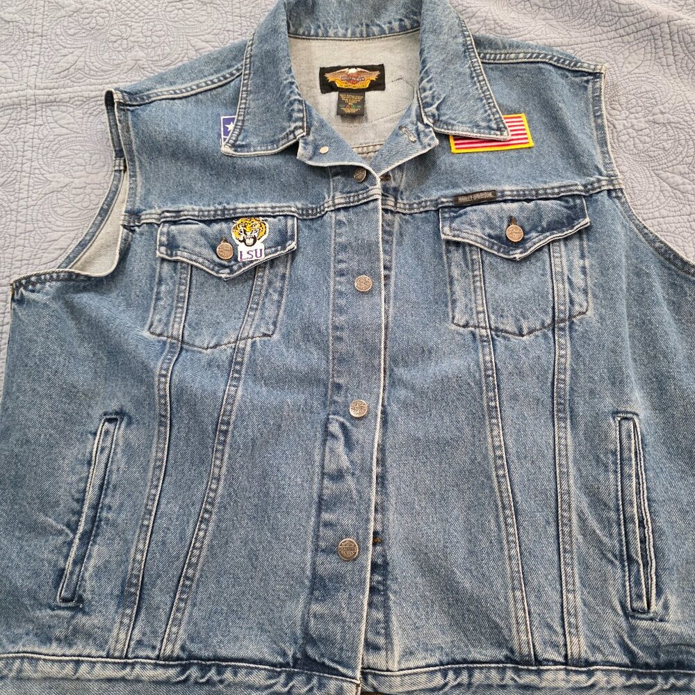 HARLEY DAVIDSON BRAND SLEEVELESS DENIM VEST SIZE XL WITH PATCHES STARTING 2001